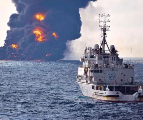 O navă-cargo la bordul căreia se afla şi un marinar român a luat foc în Marea Arabiei. Patru navigatori sunt daţi dispăruţi