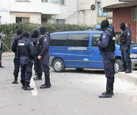 Percheziții de AMPLOARE în Argeș! Polițiștii au confiscat un sfert de milion de euro