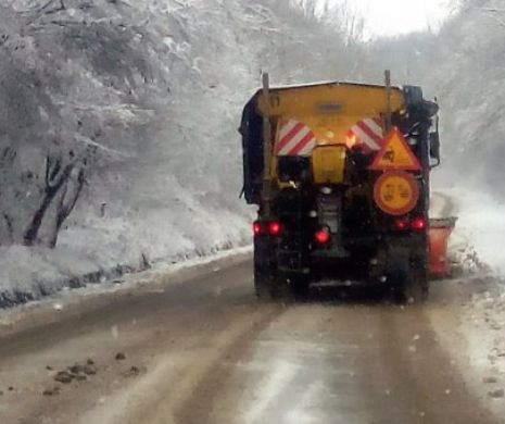 Starea DRUMURILOR din România. ATENȚIONARE pentru șoferi! CEAȚĂ DENSĂ pe mai multe artere din țară