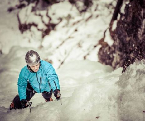 Alpinistul român care vrea să cucerească Everestul pe o rută nouă a ajuns la 6400 m