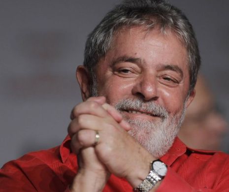 Brazilia FIERBE: Partizanii OPUN  REZISTENŢĂ în faţa sediului unde este ÎNCARCERAT liderul STÂNGII Lula da Silva