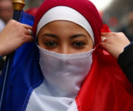 Franța: Unei femei i-a fost respinsă cetățenia după ce aceasta a refuzat să dea mâna cu un bărbat