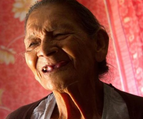 Liceană la 96 de ani! Povestea fantastică a unei femei care a învățat să scrie acum patru ani
