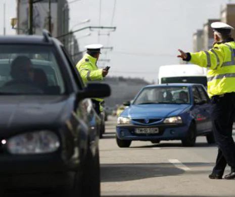 PANICĂ pe străzile din CAPITALĂ. Un șofer TERIBILIST, oprit de POLIȚIE cu focuri de armă