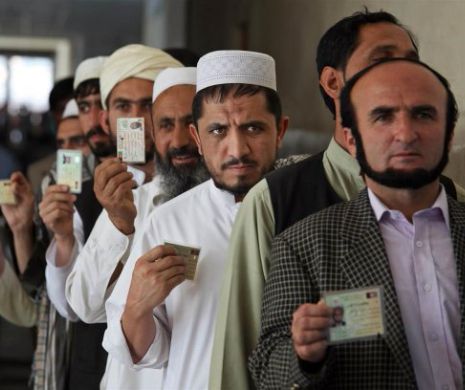 Președintele afgan îi îndeamnă pe talibani să participe la alegeri