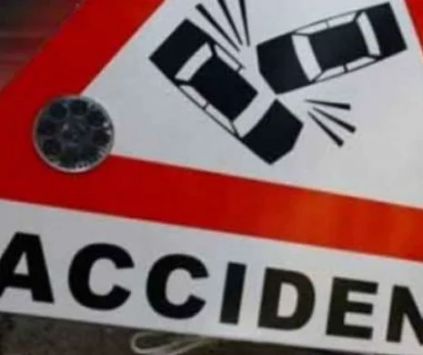 Șapte persoane implicate într-un accident pe DN 17. Un stâlp de electricitate s-a prăbușit pe şosea. Informații de ultimă oră!