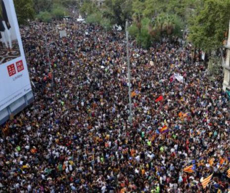 Strada FIERBE! Sute de mii de oameni PROTESTEAZĂ pentru susținerea separatiștilor