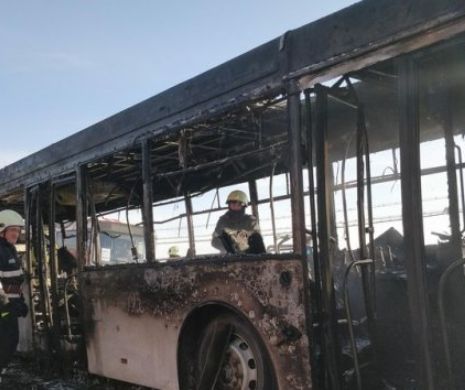 Un autobuz cu pasageri a luat FOC din MERS! Flăcările uriașe L-AU MISTUIT. News Alert!