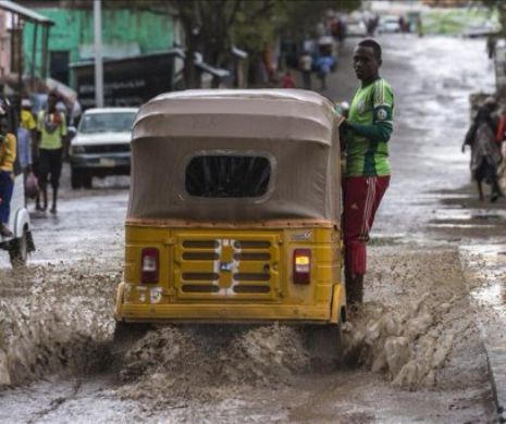 Vremea a luat-o razna. Inundații într-o țara deșertică: Peste 427.000 de persoane au fost grav afectate de inundații
