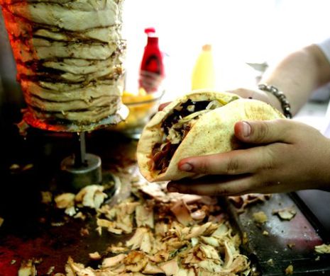 Maioneză cu salmonella la un fast-food din Iași. Zeci de persoane au fost internate de urgență la spital