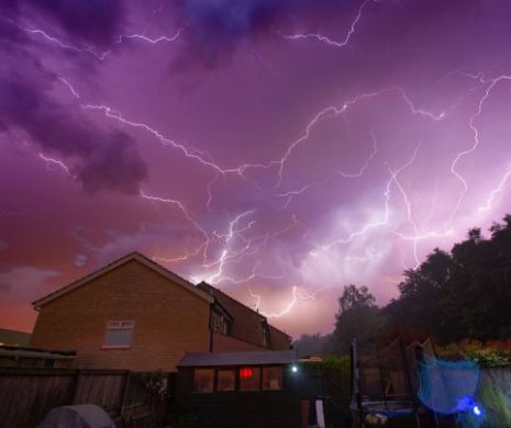 Marea Britanie, lovită de fulgere de 20.000 de ori