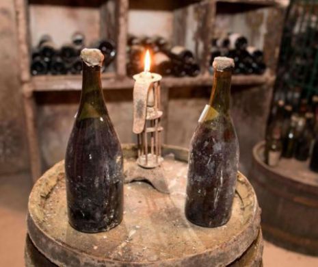 O sticlă cu vin galben datând din 1774, a fost vândută cu o sumă impresionantă