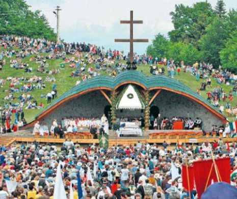 Președintele Ungariei, în pelerinaj religios în România, la statuia Fecioarei Maria care face minuni