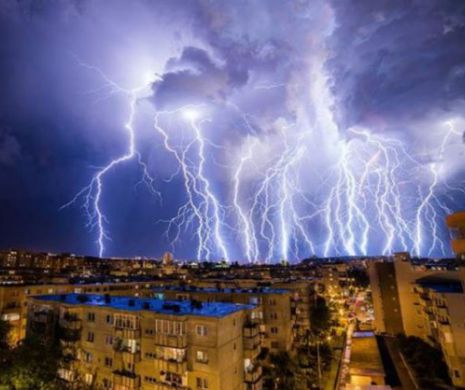 Fenomene meteo extrem de periculoase în România! Un mort și o casă distrusă
