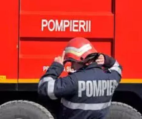 ALERTĂ! Un autocar PLIN CU PASAGERI a LUAT FOC în mers. Pompierii au INTERVENIT DE URGENȚĂ