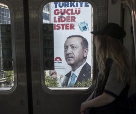 Lui Erdogan îi fuge covorul zburător de sub picioare