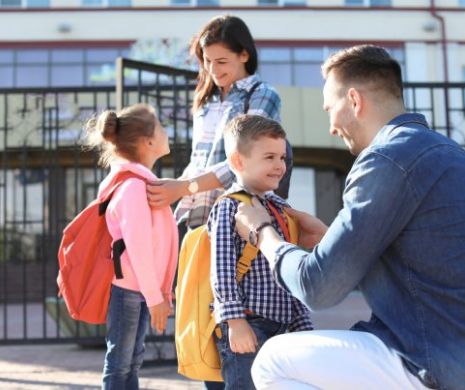 Ministerul Educației dă lovitura! Părinții și copiii români vor fi „educați” să accepte familia homosexuală