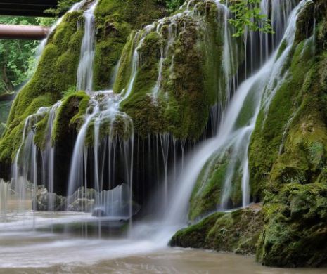 Peste 100.000 de turiști au ajuns la cascada Bigăr, considerată cea mai frumoasă din lume
