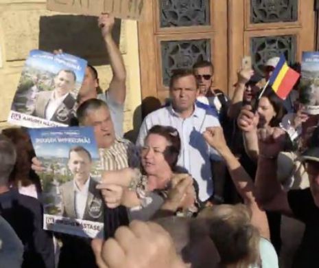 PROTESTE de amploare la Chișinău după INVALIDAREA ALEGERILOR: „Noi suntem poporul, să vă fie frică, poporul se ridică” - VIDEO