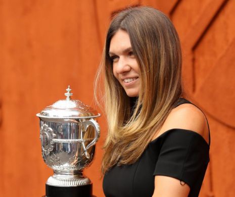 Simona Halep, apariție FABULOASĂ la Paris. Românca a realizat o sesiune foto cu trofeul Roland Garros