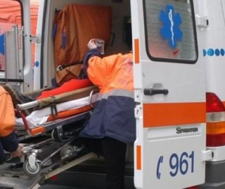 Accident cu cinci victime, o ambulanță s-a ciocnit de un autoturism