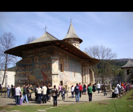 Cum vor bucovinenii să dezvolte turismul. Invenţia care i-a luat prin surpindere pe turiştii mănăstirilor din Voroneț