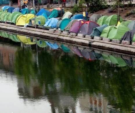 DEZASTRU în PARIS:  Peste 400.000 de imigranți ilegali locuiesc într-o SINGURĂ suburbie