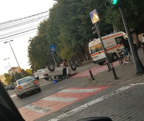 Mașină de poliție răsturnată la Baia Mare. VIDEO
