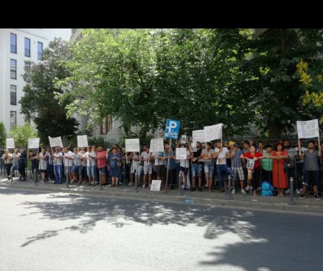 Miting de solidaritate, la Cluj, cu româncă din Finlanda căreia autorităţile i-au luat copiii