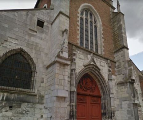 Poliţia din Orleans a găsit pulverizat „Allahu Akbar” pe un perete al bisericii Saint-Pierre du Matroi aflată în FLĂCĂRI. Nu este primul atac asupra unui lăcaş de cult catolic din Franţa