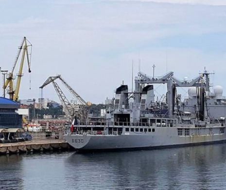 Premieră româno-franceză în Marea Neagră. Transfer de combustibil între două nave militare