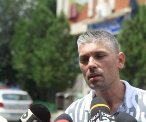 Răzvan Ștefănescu a ajuns la audieri la Brigada Rutieră. Șoferul spune că e hărțuit și că poliția a încălcat drepturile copilului său