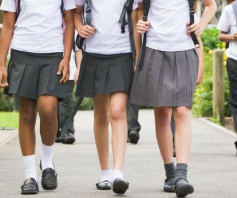 Școlile din Anglia interzic FUSTELE pentru a nu-i afecta pe elevii TRANSSEXUALI