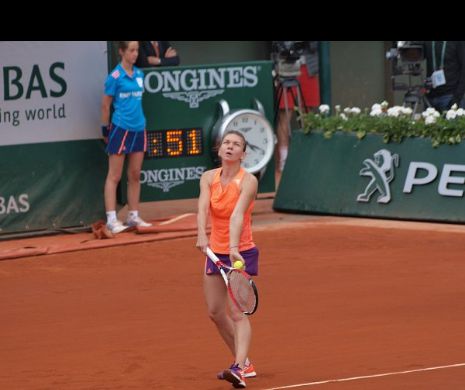Simona Halep a fost așteptată de un fan, cu pâine, sare și vin, dar lidera WTA n-a mai ajuns la turneul de la București