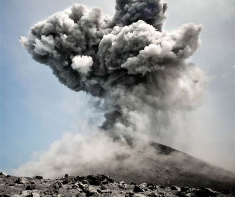 Spectaculoasă erupție a vulcanului Agung din Bali