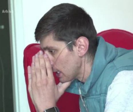 Tânărul care a protestat cu tubul de oxigen la gură a murit. Călin Fărcaș, victimă a sistemului care l-a trimis în țări străine pentru transplant pulmonar