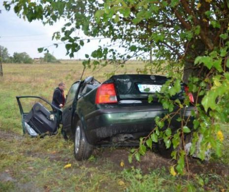 Tragedie lângă Buzău. Un autoturism a intrat frontal într-un copac. Șoferul a murit iar alți trei pasageri sunt în stare critică la spital