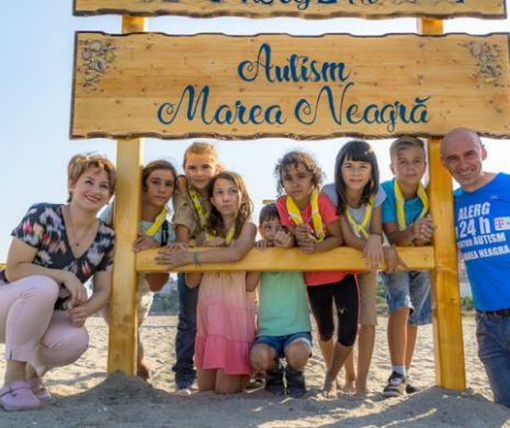 Turistii au luat cu asalt plaja pentru copii cu dizabilitati. „Medicul nostru de la Călăraşi ne-a prescris terapie cu bere”