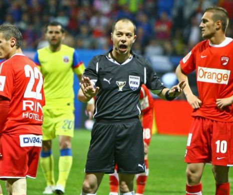 Un arbitru din România a părăsit terenul pe targă, în timp ce fluiera la un meci din cupele europene