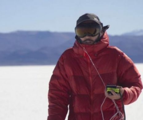 Un profesor nevăzător a traversat în şapte zile cel mai mare deşert de sare din lume