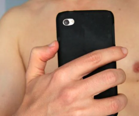 2 din 10 tineri români au trimis poze nud pe rețelele de socializare