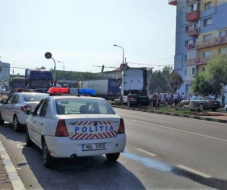 Accident GRAV la Suceava. Copil de doi ani la un pas de a fi spulberat de un TIR