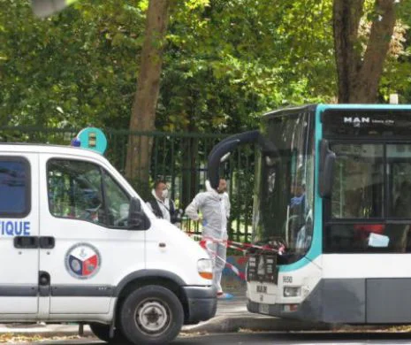 Crimă oribilă la Paris: Un arab a ÎNJUNGHIAT un francez pentru că i-a  atras atenţia că NU are voie cu bicicleta în autobuz