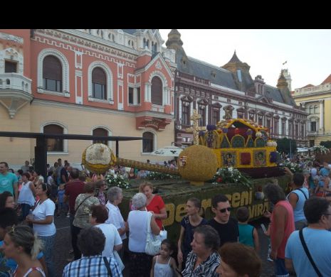 Funar îi acuză pe unguri că au invadat Oradea cu un tanc din flori cu însemnele Ungariei Mari