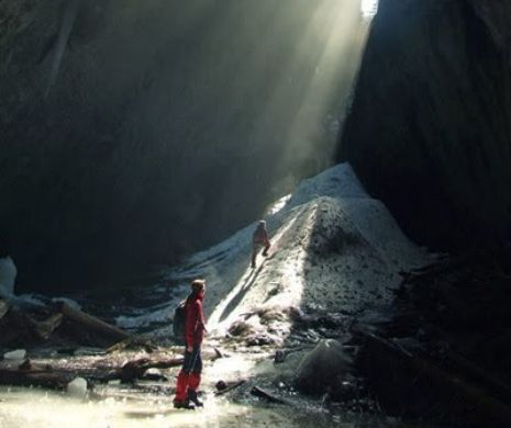 Ghețarul Focul Viu din Munții Bihorului, un tărâm de poveste