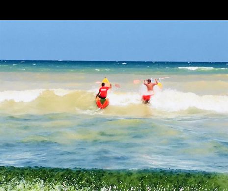 Un copil de 11 ani salvat în ultimul moment din valuri, la Mamaia. Apelul salvamarilor către turiştii de pe litoral, de-a fi precauţi. Marea e agitată azi