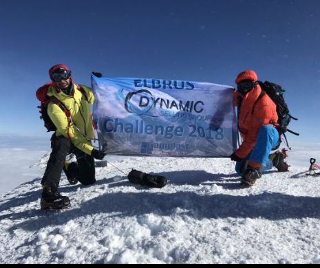 Un șef de la o companie de 50 de milioane de euro și-a dus angajații să se cunoască pe Elbrus, cel mai înalt vârf de munte din Europa