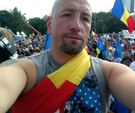 Un șerif american, de origine română, protestează la București