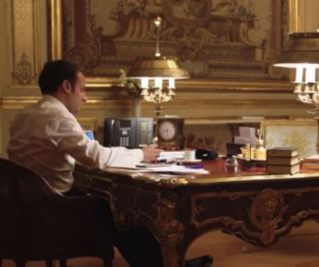 Ceşti, tricouri şi chiloţi „Made in Macron” pentru RENOVAREA locuinţei sale. Vrea o a doua ŢINEREŢE a Palatului Elysee