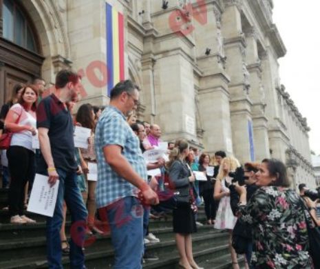 Curtea de Apel Bucuresti se DELIMITEAZĂ de protestul MAGISTRAȚILOR de pe scările Palatului de Justiție
